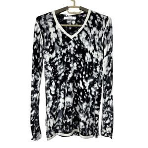Kokun lightweight v-neck sweater bamboo cashmere Small black white sustainable